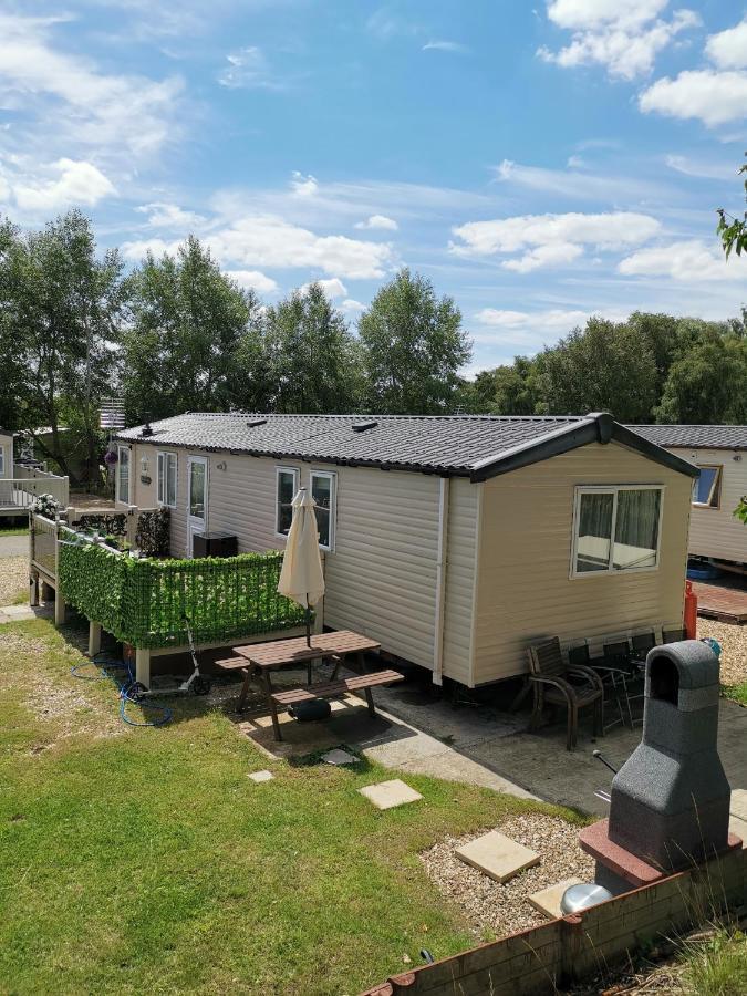 3 Bedroom Caravan With Hot Tub Tattershall Lakes ภายนอก รูปภาพ