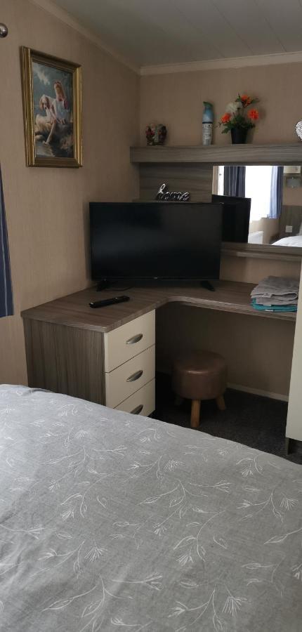 3 Bedroom Caravan With Hot Tub Tattershall Lakes ภายนอก รูปภาพ