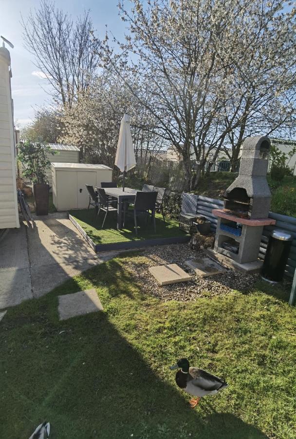 3 Bedroom Caravan With Hot Tub Tattershall Lakes ภายนอก รูปภาพ
