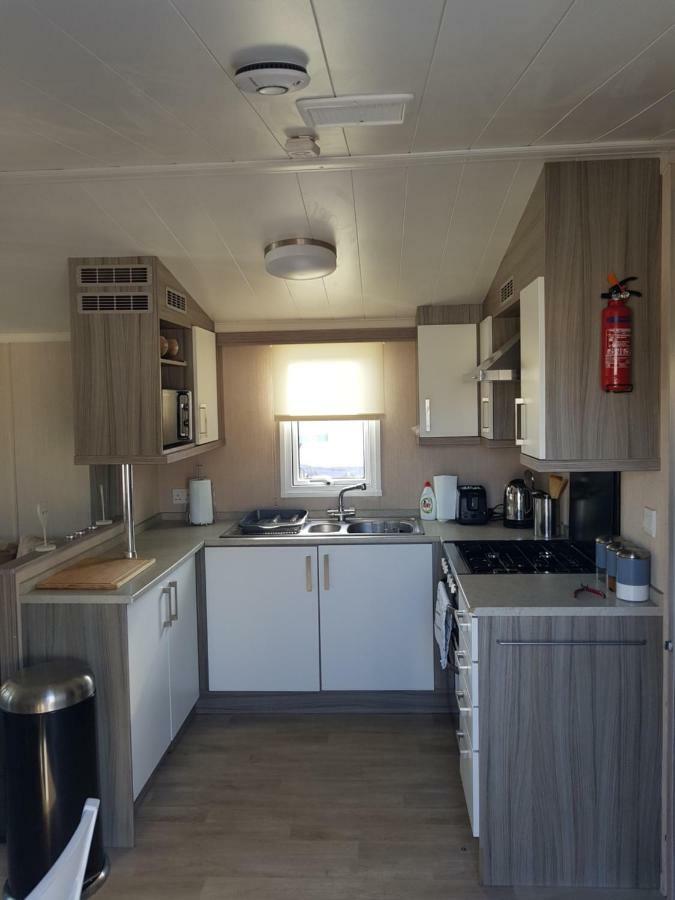 3 Bedroom Caravan With Hot Tub Tattershall Lakes ภายนอก รูปภาพ