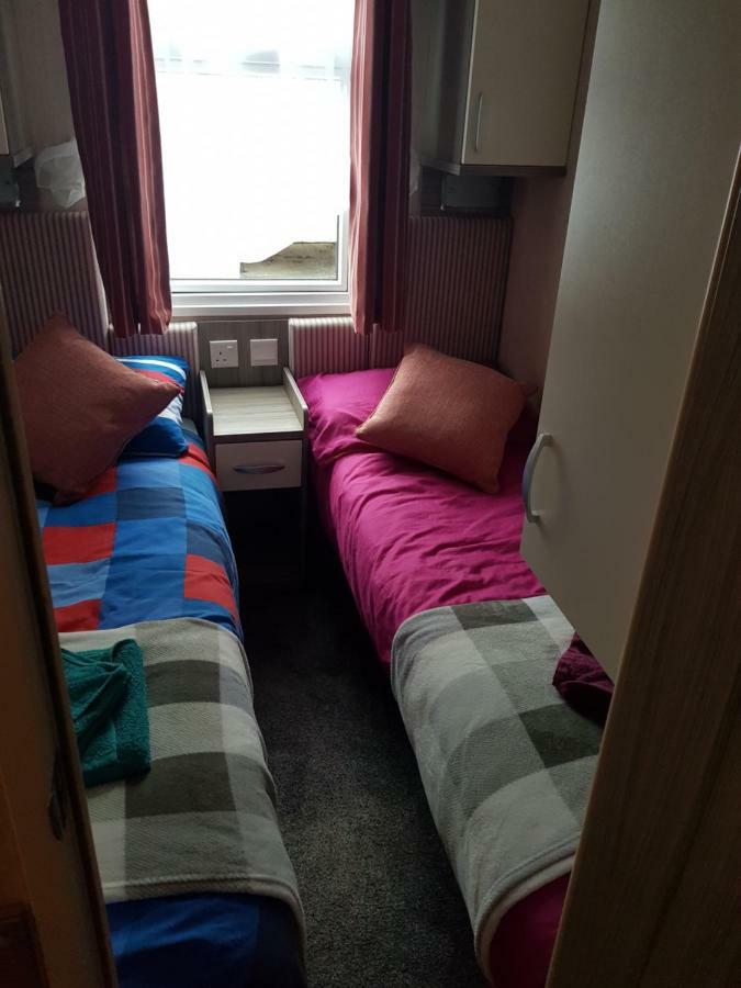3 Bedroom Caravan With Hot Tub Tattershall Lakes ภายนอก รูปภาพ