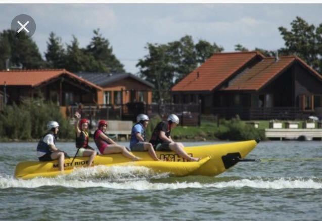 3 Bedroom Caravan With Hot Tub Tattershall Lakes ภายนอก รูปภาพ